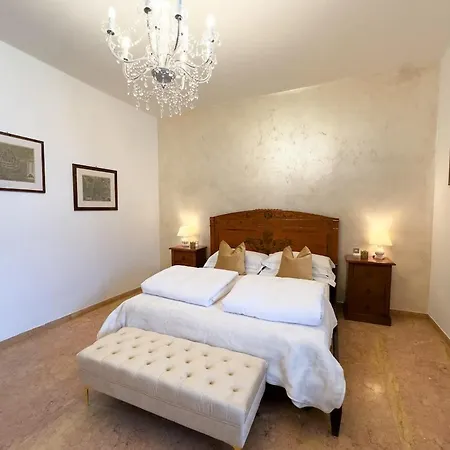 فيلة Esmeralda Beths House