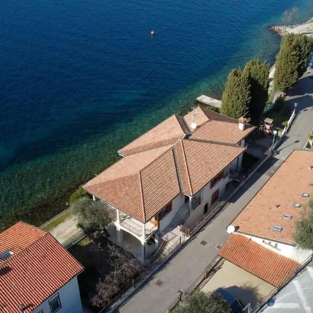 Esmeralda Beths House برنزوني سول جاردا