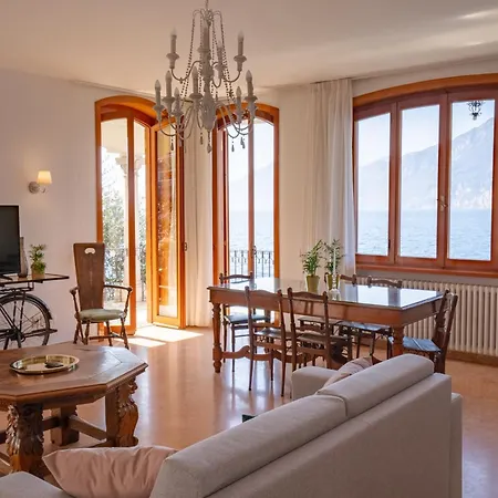 Esmeralda Beths House برنزوني سول جاردا